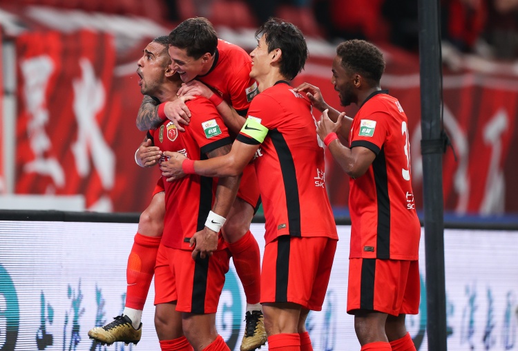 记者：不认为海港具备夺冠实力，坐等中超冠军最后1分钟产生