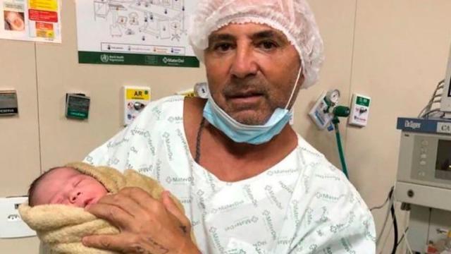 妻子年轻22岁 阿根廷前主帅桑保利60岁再当爸爸！